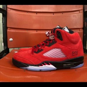 (SOLD) Men’s Jordan 5 Retro Raging Bulls Size 10